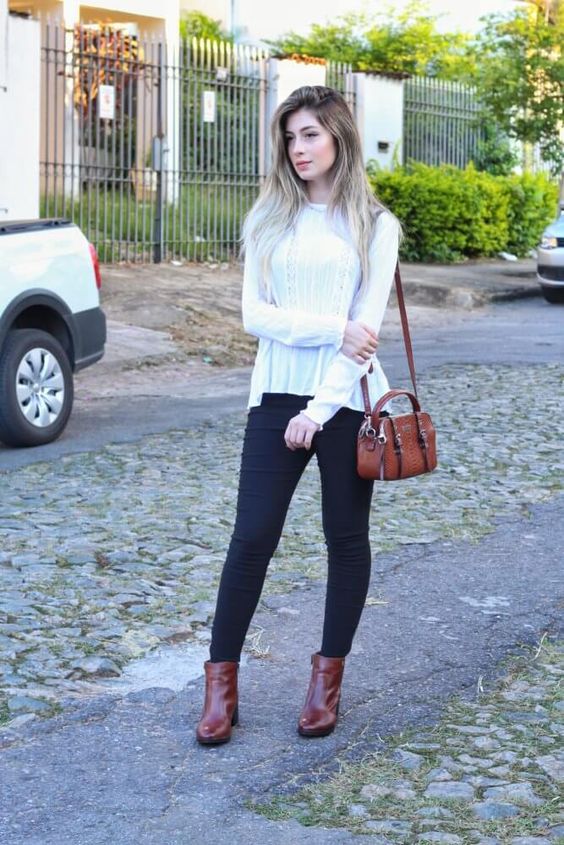 Look calça jeans e bota hot sale cano curto